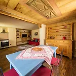 Petit Haury - Alloggi Ad Uso Turistico Vda N 0039 E N 0040 -