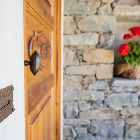 Petit Haury - Alloggi Ad Uso Turistico Vda N 0039 E N 0040 -