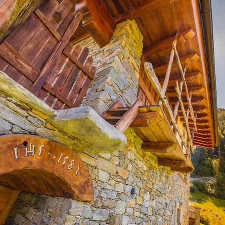 Petit Haury - Alloggi Ad Uso Turistico Vda N 0039 E N 0040 - *